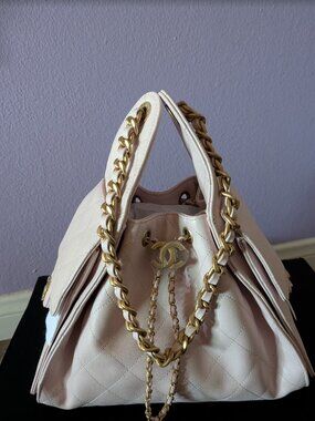 BNIB CHANEL 25 Small Bag Hobo Sac Light Pink Gold Hardware FREE Lipstk Baby Blue